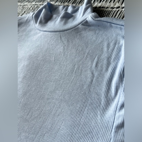 Aritiza Babaton Womens Light Blue Mock Neck Ribbed Short Gonzalo Hip T-Shirt XS - Picture 3 of 8